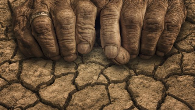 در سالهای اخیر گزارشهایی از درگیری در شهرهای مختلف ایران بر سر آب منتشر شده است
