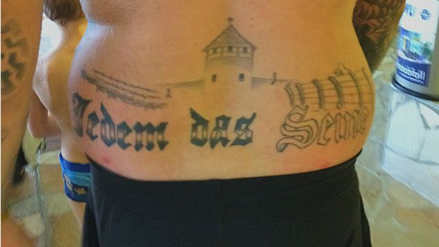 Немецкий политик получил восемь месяцев тюрьмы за нацистские татуировки