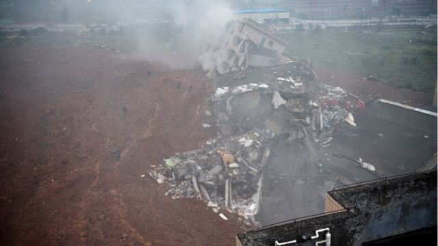 深圳市互聯網信息辦公室稱，山體滑坡引發煤氣站爆炸，樓房倒塌。