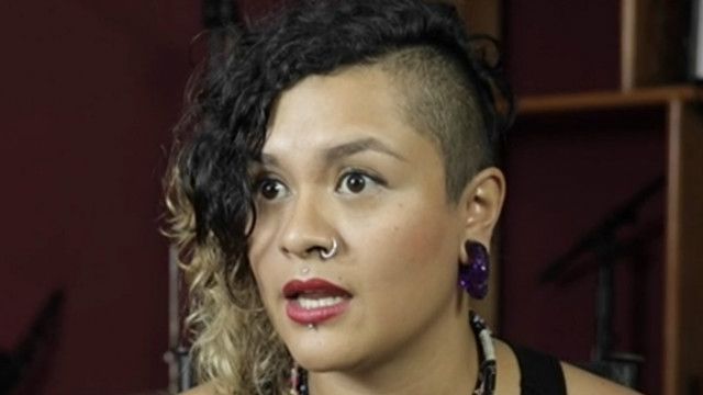 ربکا لین، خواننده رپ فمینیست از جدالش با فرهنگ قلدرمابانه مردانه می‌گوید