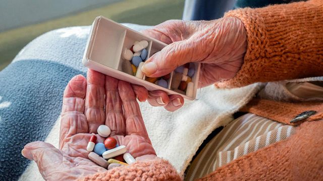 El doctor Andrew Kolodny, director ejecutivo de la organización Médicos por la Precripción Responsable de Opioides, cree que las estadísticas no miden la verdadera gravedad de la adicción en adultos mayores.