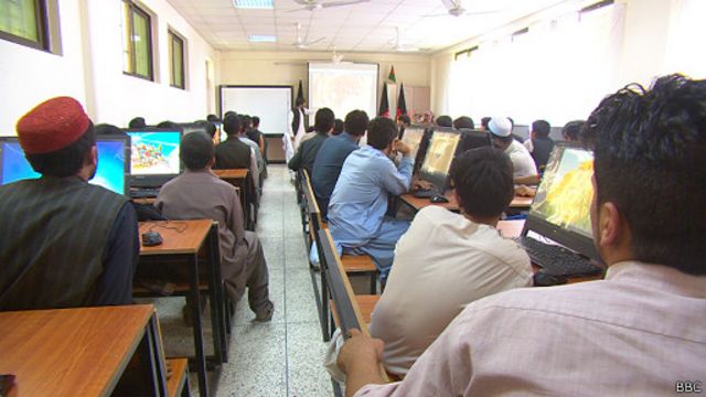 دیجیتالی شدن کتاب های درسی مدرسه برای دانش آموزان افغان جذاب می شود Bbc News فارسی
