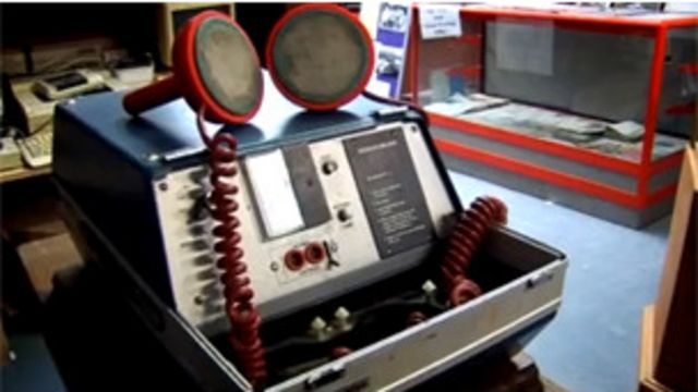 'Emociones que no quieres revivir': Muamba tras desmayo de Eriksen Los desfibriladores han cambiado de forma y tamaño desde el primero que entró en funcionamiento en 1966.