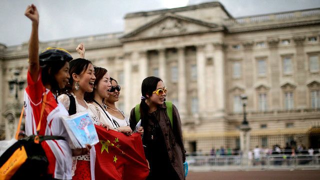 根據英國官方數字,截至2015年的12月內,英國在中國發出了48.4萬個訪英簽證,比之前一年增加了22%。