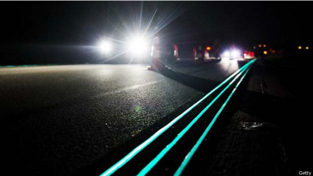 荷兰人发明 公路上的发光线 c 英伦网 荷兰人发明 公路上的发光线 c 英伦网