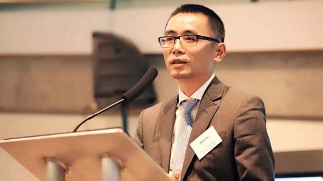 英國移民法方面的專業人士劉鵬在進行創業分享演講