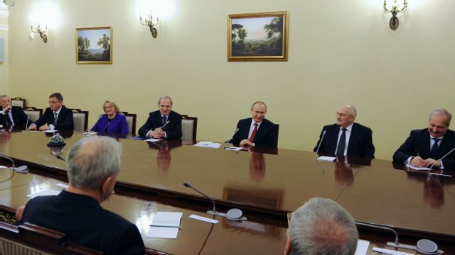 Владимир Путин на встрече с судьями КС в декабре 2015 года