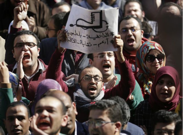 تدعو النقابة إلى مزيد من الوقفات الاحتجاجية في كل مستشفيات مصر