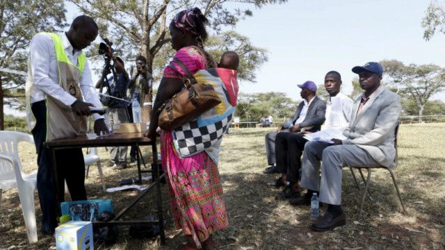 Warga Uganda Memberi Suara Untuk Memilih Presiden Bbc News Indonesia