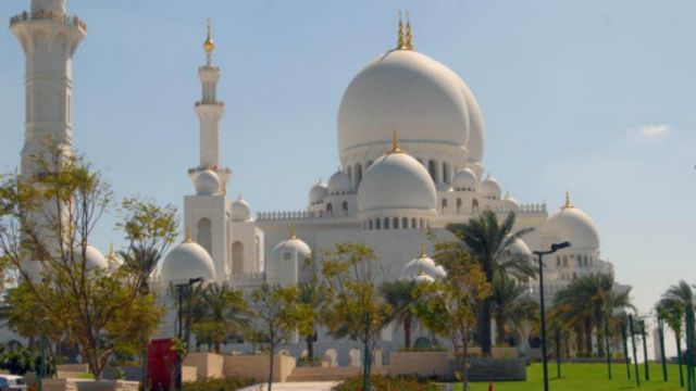 阿聯酋最壯觀雄偉的大清真寺- BBC 英伦网