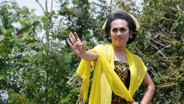 LGBT, budaya Indonesia dan lintas gender - BBC News Indonesia