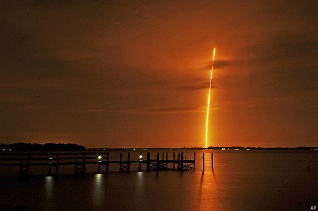 Запуск частной ракеты Falcon 9 производства SpaceX