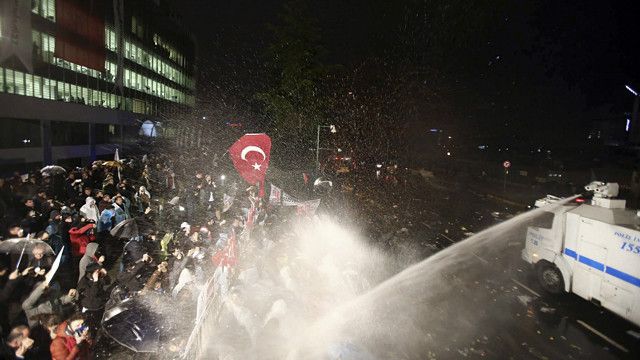 Стихийный митинг протеста