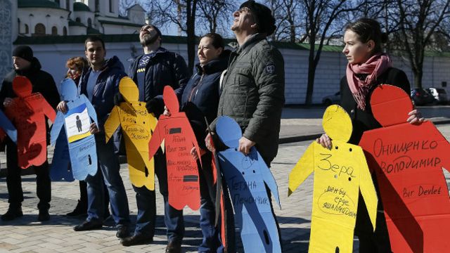 У Києві в день другої річниці кримського референдуму активісти провели акцію протесту проти порушення в Криму прав кримських татар