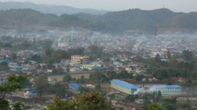 ကွတ်ခိုင် တာမိုးညဲ ဒေသမှာ အစိုးရနဲ့ နီးစပ်တဲ့ ပြည့်သူ့စစ် အမာခံ တွေကို ပိုမို ဆက်လက် ခိုင်မာ စေလိုတဲ့ အတွက် အစိုးရ အပြောင်းအလဲ မဖြစ်ခင် အခုလို သတ်မှတ် ပေး လာတာ ဆိုပြီး သုံးသပ်မှုတွေ ရှိနေ။