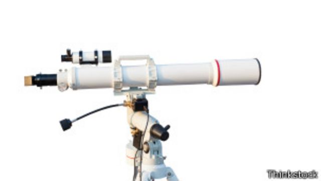 Cómo se pueden ver los dos cometas que pasan 