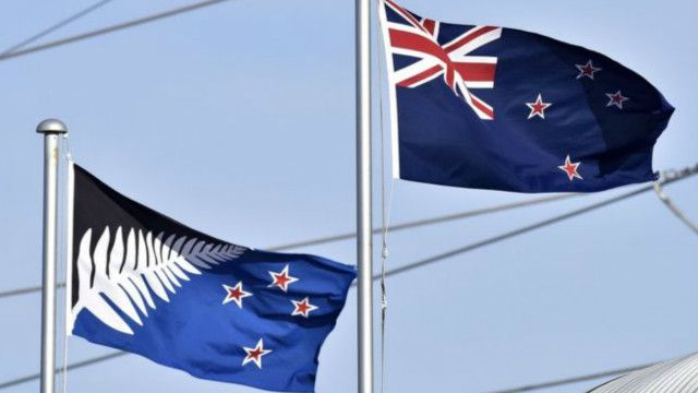 New Zealand giữ quốc kỳ hiện tại: biểu tượng quốc gia: Vẫn giữ quốc kỳ hiện tại, New Zealand khẳng định niềm tự hào và vị thế của mình trên sân cỏ quốc tế và trong cộng đồng quốc tế. Hình ảnh biểu tượng quốc gia như một lời tuyên bố sự độc lập và chủ quyền quốc gia. Mặc dù đã có sự thay đổi về màu sắc và hình ảnh, nhưng cờ quốc kỳ vẫn là đại diện cho tinh thần và giá trị của New Zealand.