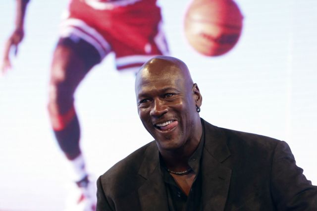 Los negocios mantienen a Michael Jordan como el deportista retirado más lucrativo del mundo - BBC News Mundo