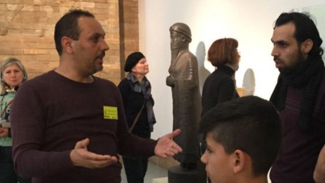 فر بشار من سوريا إلى ألمانيا منذ ستة أشهر، بعد أن كان يعمل على مدار 20 عاما في متاحف سوريا.