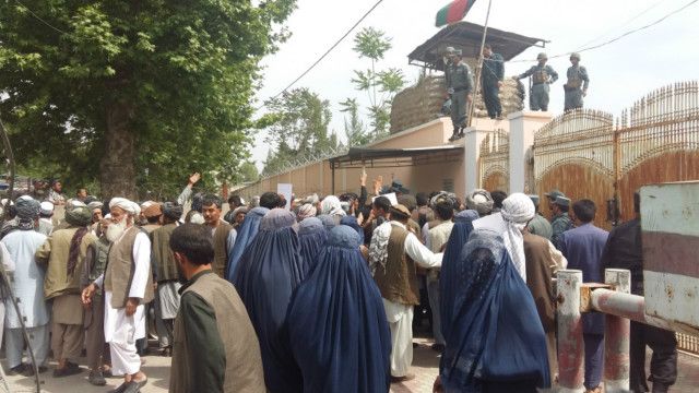 شماری از مسئولین ولسوالی رستاق به دلیل کشته شدن نماینده شورای ولایتی برکنار شدند Bbc News فارسی