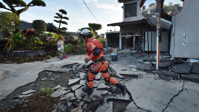 日本九州地震 7 3级地震再袭熊本市至少人死亡 c News 中文