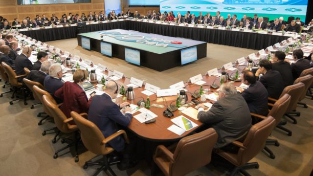 G20會議廳內圍坐在一起的與會代表