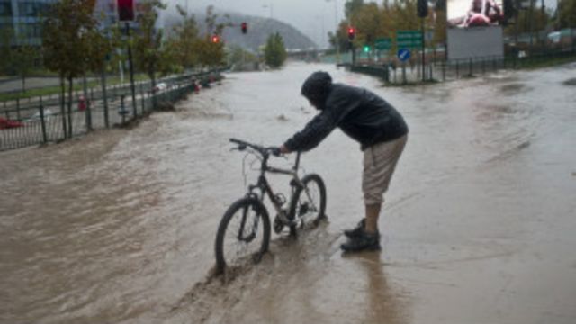 Inundaciones dejan al menos 8 muertos y miles de damnificados en Chile
