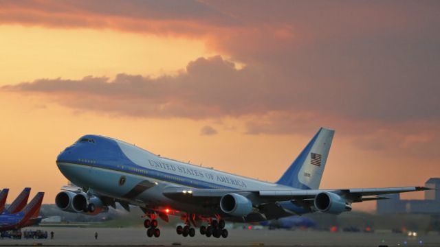 Cómo es viajar en el Air Force One con el presidente de EE.UU. - BBC News  Mundo
