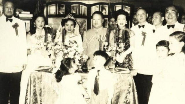 马步芳(左一)与国民党驻沙特大使和凤山
