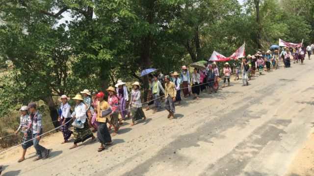 လက်ရှိ အချိန် ဆန္ဒပြ အလုပ်သမား တွေဟာ မန္တလေးနဲ့ မိုင် ၂၀ လောက်ဝေးတဲ့ စဉ့်ကိုင်မြို့က ဖားလင်ပိုး ဘုန်းကြီးကျောင်း မှာ ရောက်နေ