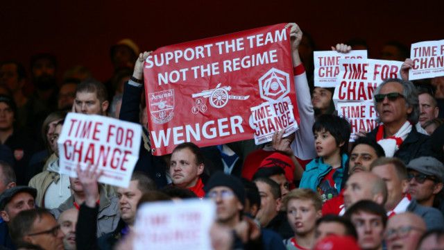 Cổ động viên Arsenal kêu gọi thay Arsene Wenger