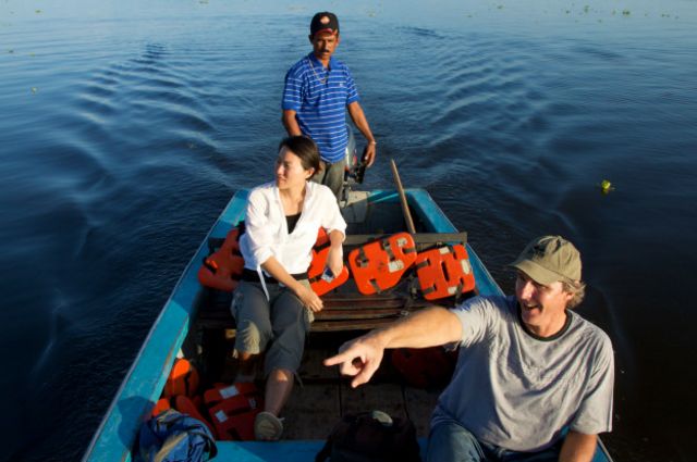 El guía turístico Alan Highton hace viajes turísticos desde hace décadas al lago de Maracaibo para quienes desean observar el fenómeno