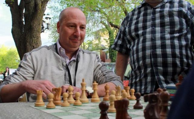 Luisón o el cambio de modelo de negocio del ajedrez – Sandeajedrez