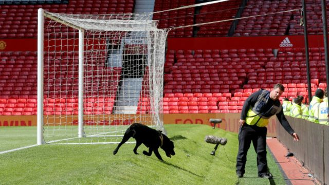 mulyazh bomby na stadione old trafford