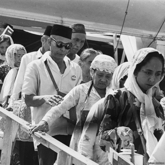 Calon jemaah haji Indonesia tiba di kota Mekkah, Saudi Arabia, Agustus 1968.