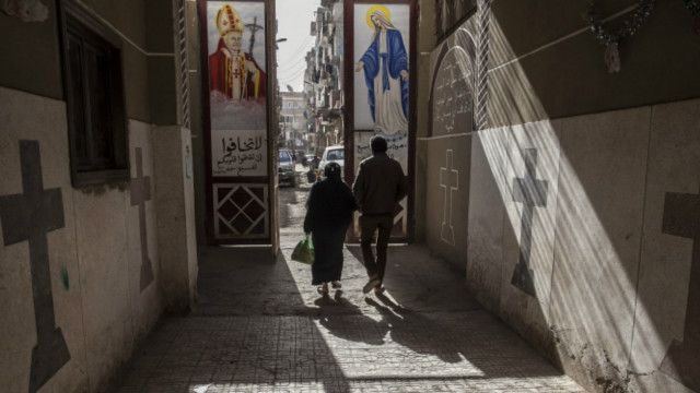 مسیحیان مصر، ده درصد جمعیت ۹۰ میلیونی این کشور را تشکیل میدهند و همواره از آزار و تبعیض شکایت دارند