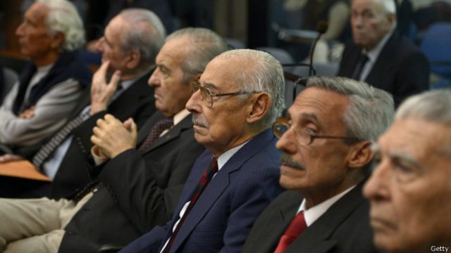 El inicio, eb 2013, del juicio que este viernes llega a su fin. En la imagen se observa a Jorge Videla, ya fallecido.