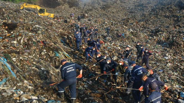 Зсув на сміттєзвалищі: знайшли одне тіло
