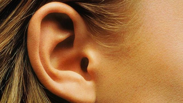 Почему образуется много серы в ушах: основные причины и способы решения проблемы