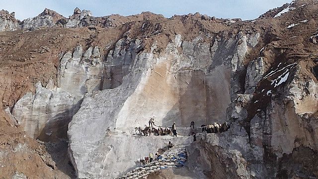 کاهش کنترل دولت بر معادن کوچک باعث کاهش درآمد افغانستان شده است Bbc News فارسی