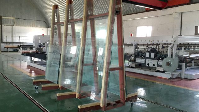کارشکنی وزارت معدن افغانستان دل صاحبان کارخانه شیشه ناشکن را شکست Bbc News فارسی