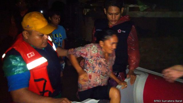 Banjir rendam tujuh kecamatan di Kota Padang, ratusan orang dievakuasi