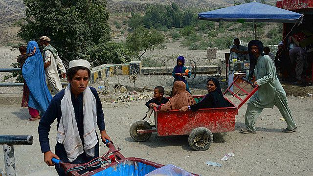 سفر به گذرگاه تورخم نقطه تقابل افغانستان و پاکستان Bbc News فارسی