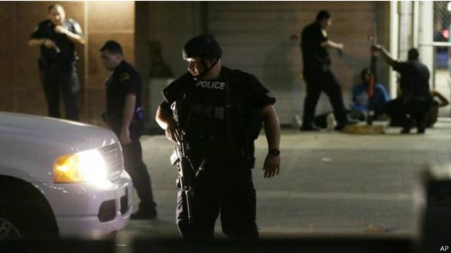 美国达拉斯枪击案 五名警察遭枪手伏击死亡 bbc news 中文
