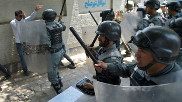 اجراء قانون در افغانستان با ده ها هزار سرباز پلیس بی سواد Bbc News فارسی