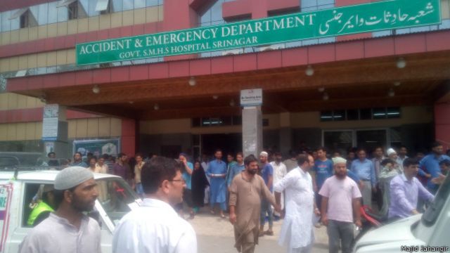 ابھی تک وادی کشمیر میں پر تشدد مظاہروں کے دوران پولیس اور سیکورٹی فورسز کی کاروائی میں 35 افراد ہلاک ہوچکے ہیں جبکہ 1300 سے زیادہ لوگ زخمی ہیں