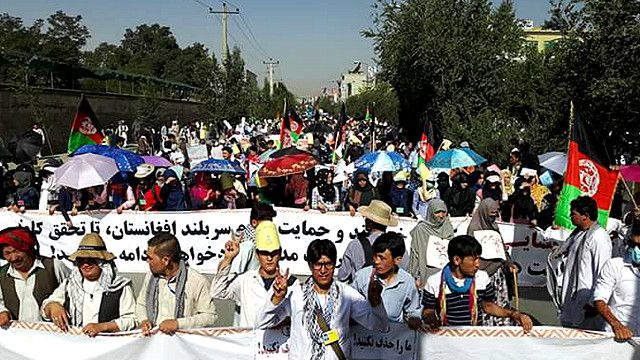 کابل کې د جنبش روشنايي پلویانو لاریون وکړ Bbc News پښتو