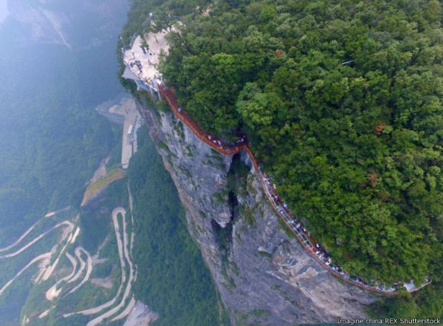 Dibuka Jalur Kaca Di Pinggir Jurang Tianmen Cina Bbc News Indonesia