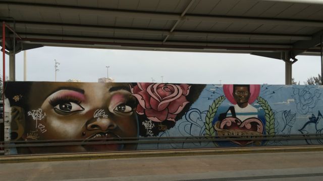 特快公交車總站旁邊的塗鴉。