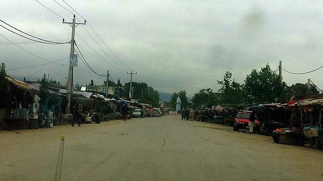 خان آباد در مسیر شاهراه تخار-قندوز واقع شده و اهمیت استراتژیک دارد